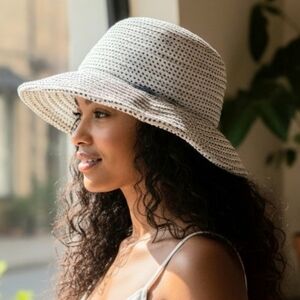Wallaroo Lightweight White And Blue Sun Hat - Packable Summer Bucket
